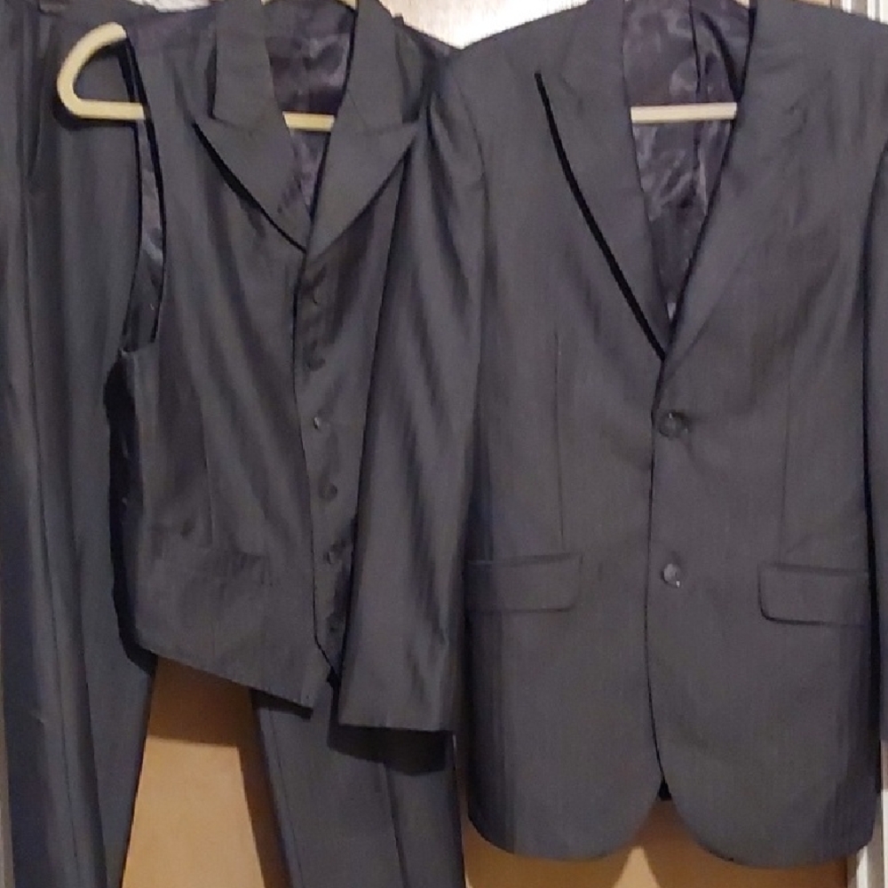 Charcoal Gray Classic Suit with Notched Lapels